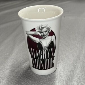Marilyn Monroe Ceramic Tumbler Cup Vandor Collectible